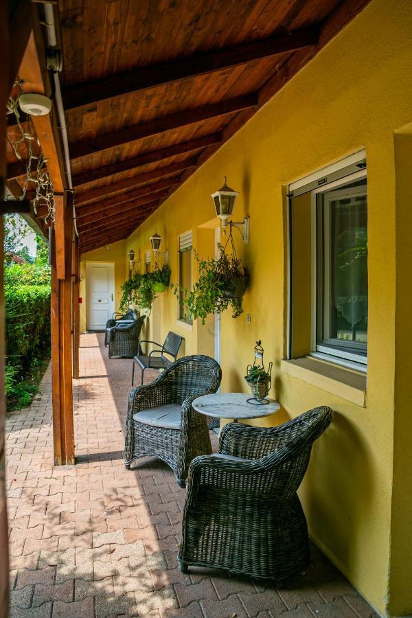 Hotel Des Dauphins Bourgoin-Jallieu Екстер'єр фото