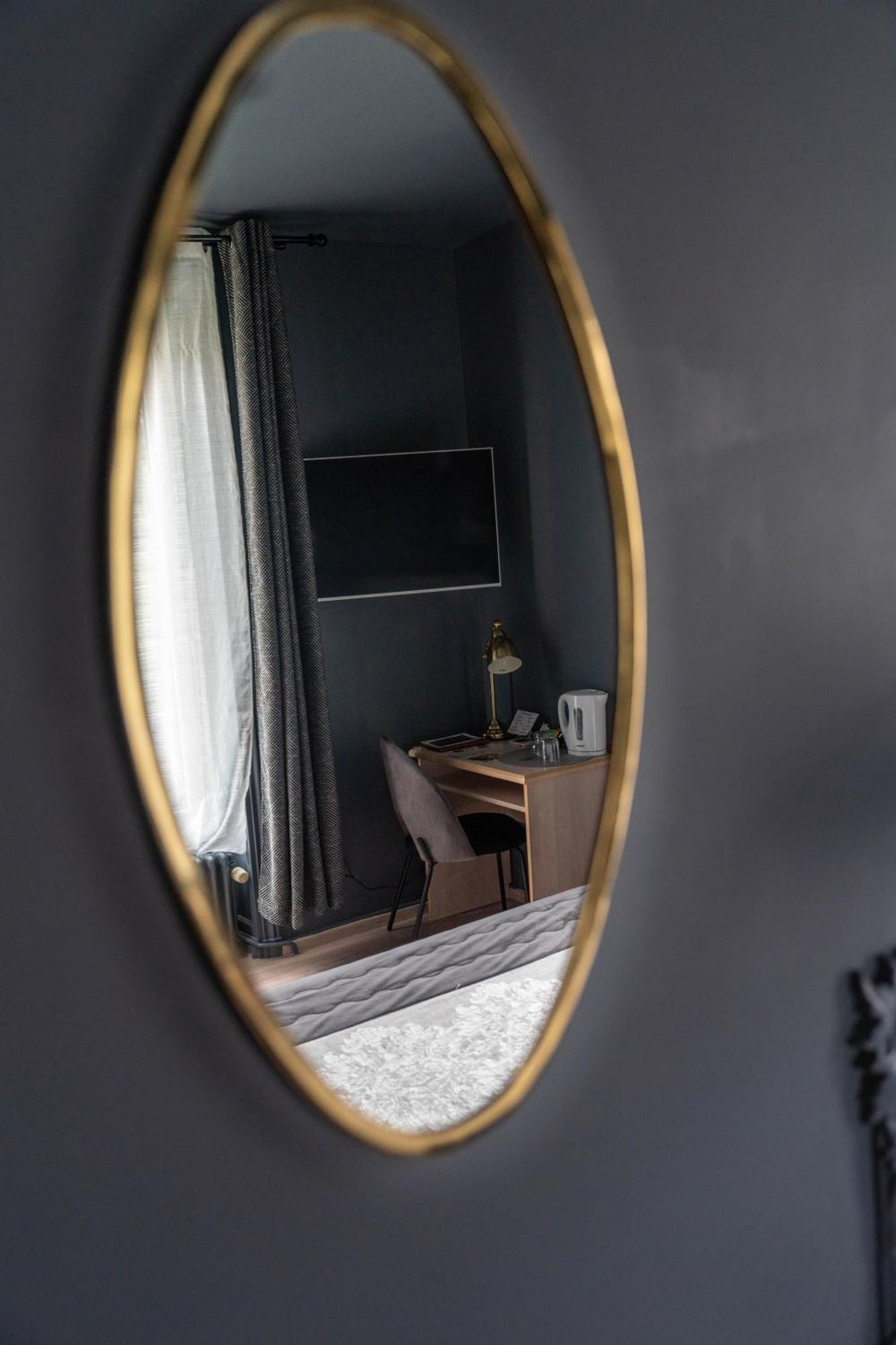 Hotel Des Dauphins Bourgoin-Jallieu Екстер'єр фото
