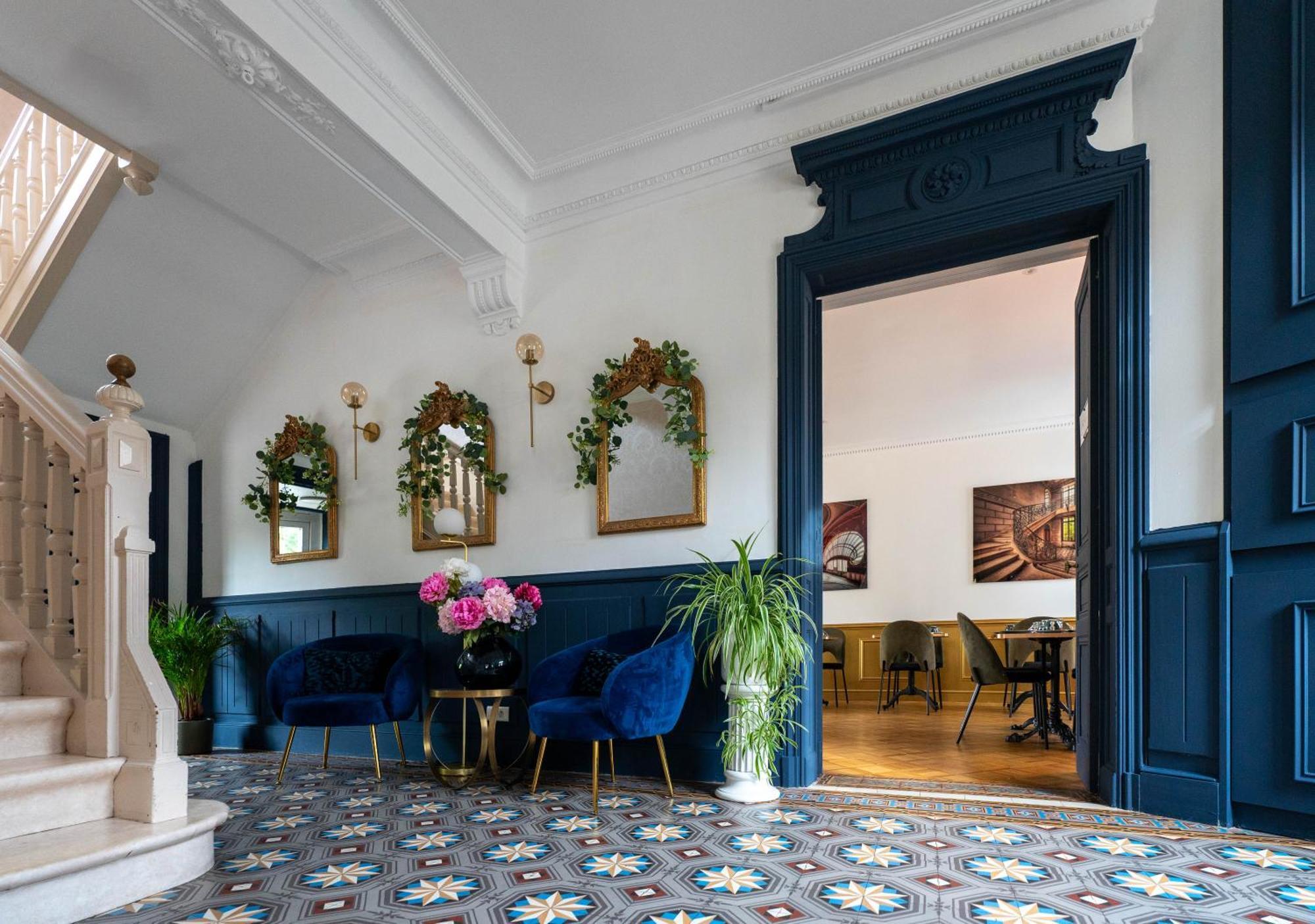 Hotel Des Dauphins Bourgoin-Jallieu Екстер'єр фото